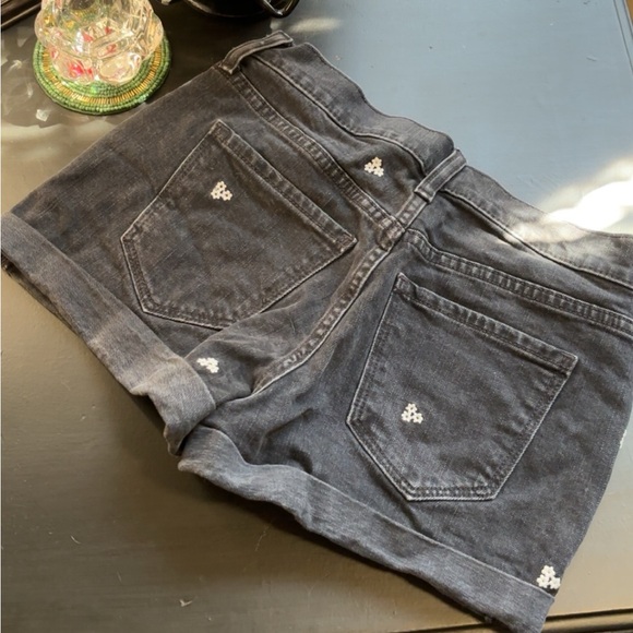 Old Navy Embroidered Shorts - Picture 2 of 4